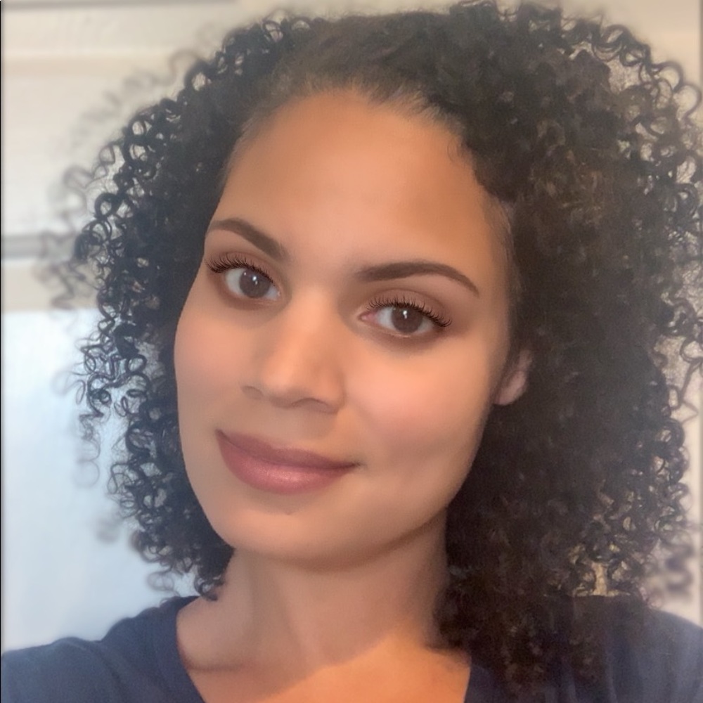 Meet your Posher, Cassandra